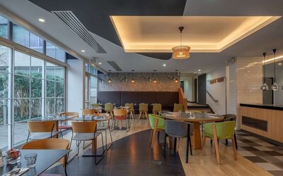 Lounge and dining area at DoubleTree By Hilton Paris Bougival.