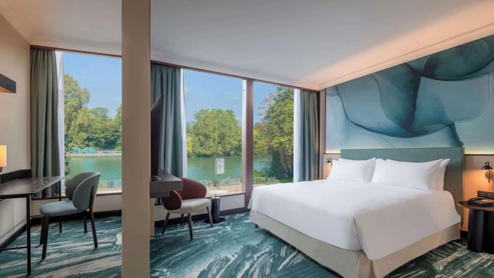 Spacious king suite at DoubleTree By Hilton Paris Bougival.