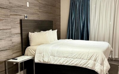 Day use king room with AC at Rose Hotel, Bronx.