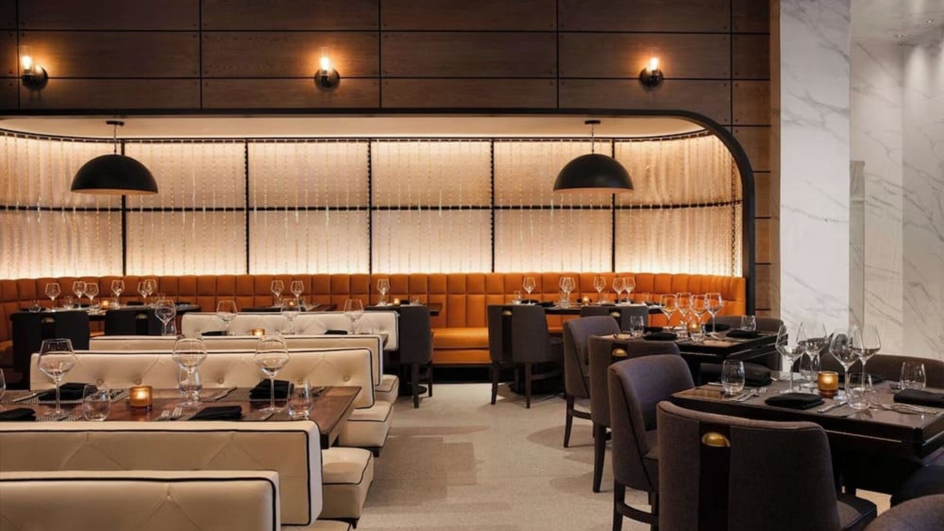 Dining area perfect for coworking at Renaissance Boca Raton Hotel.
