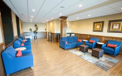 Lobby and coworking lounge at Comfort Inn & Suites Triadelphia.