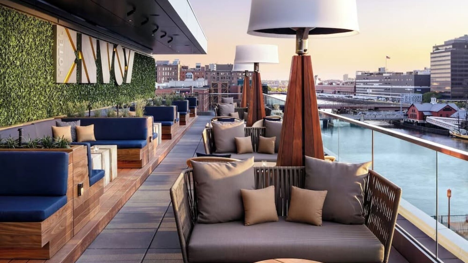 Alfresco dining in rooftop of the The Envoy Hotel, Autograph Collection.