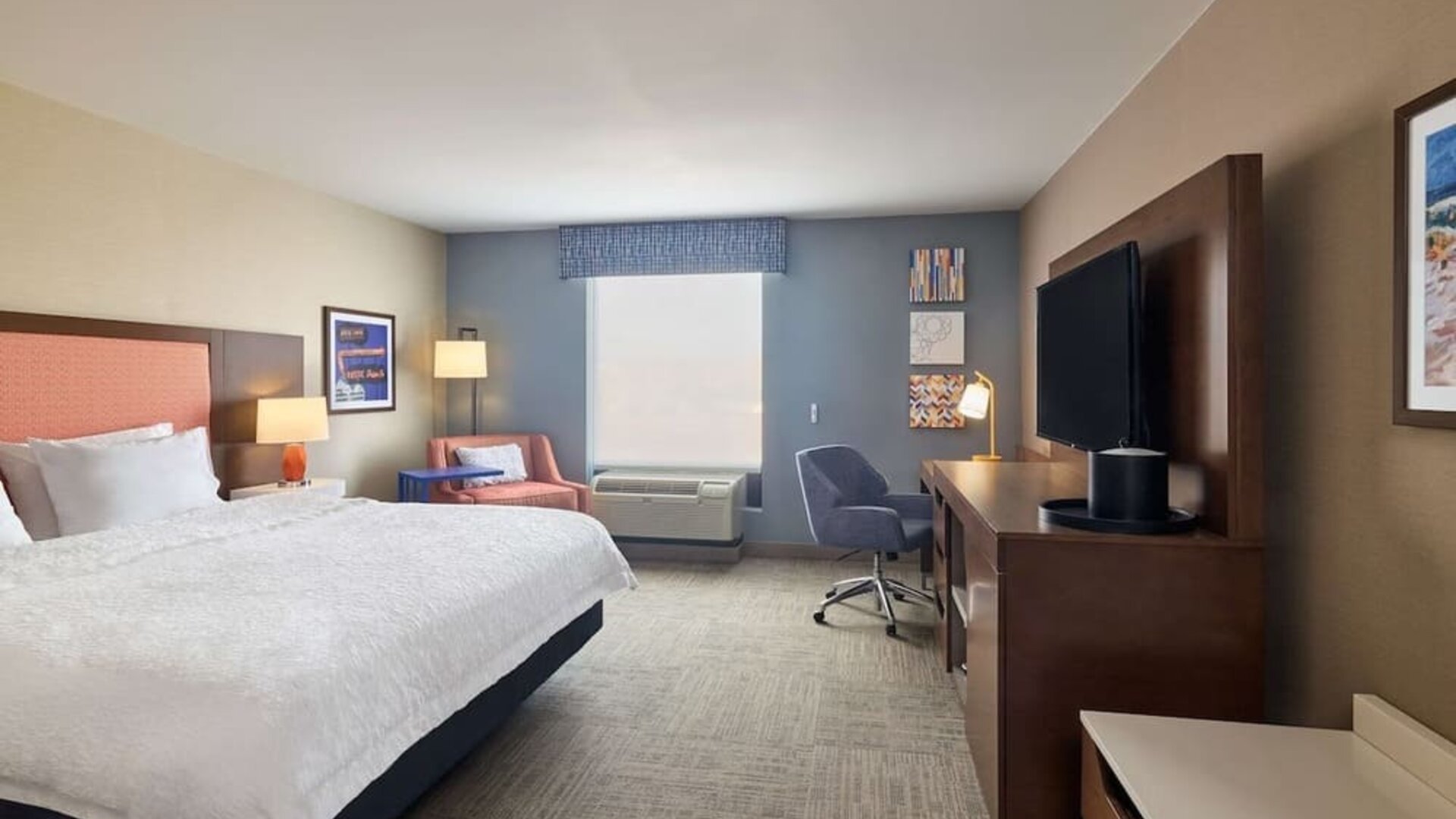 Day use room with work desk at Hampton Inn & Suites Providence/Smithfield.

