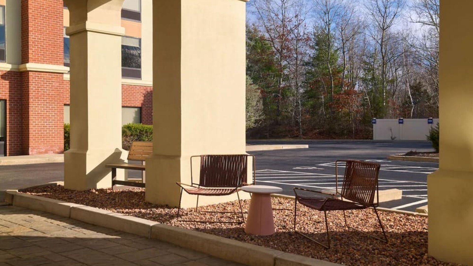 Outdoor seats at Hampton Inn & Suites Providence/Smithfield.