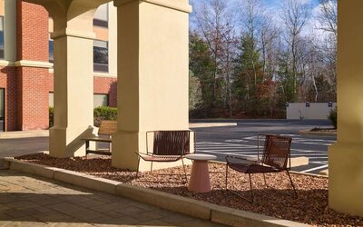 Outdoor seats at Hampton Inn & Suites Providence/Smithfield.