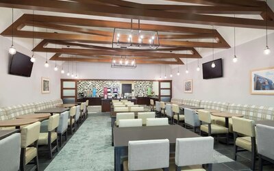 Breakfast area perfect for coworking at Hampton Inn Philadelphia Center City - Convention Center.