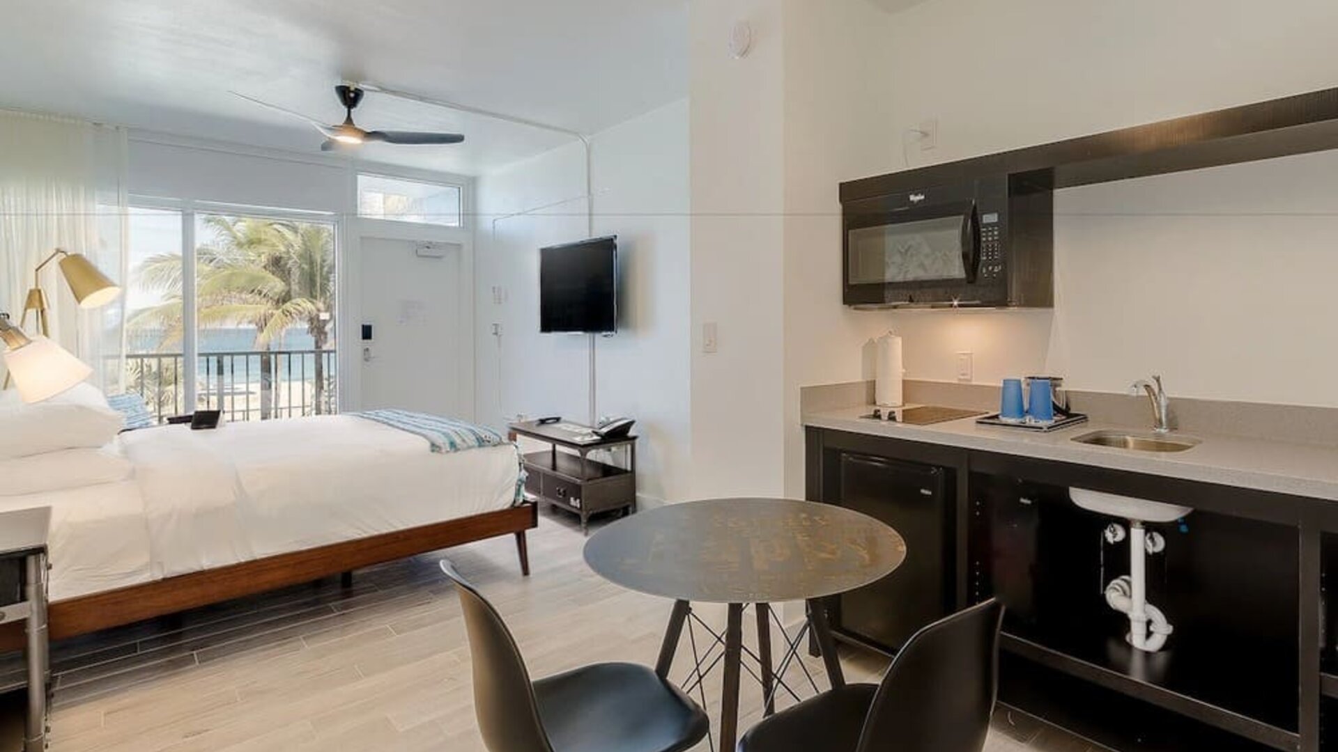 Day use room amenities at Plunge Beach Resort.