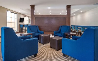 Lobby and coworking lounge at Comfort Inn & Suites Mankato.