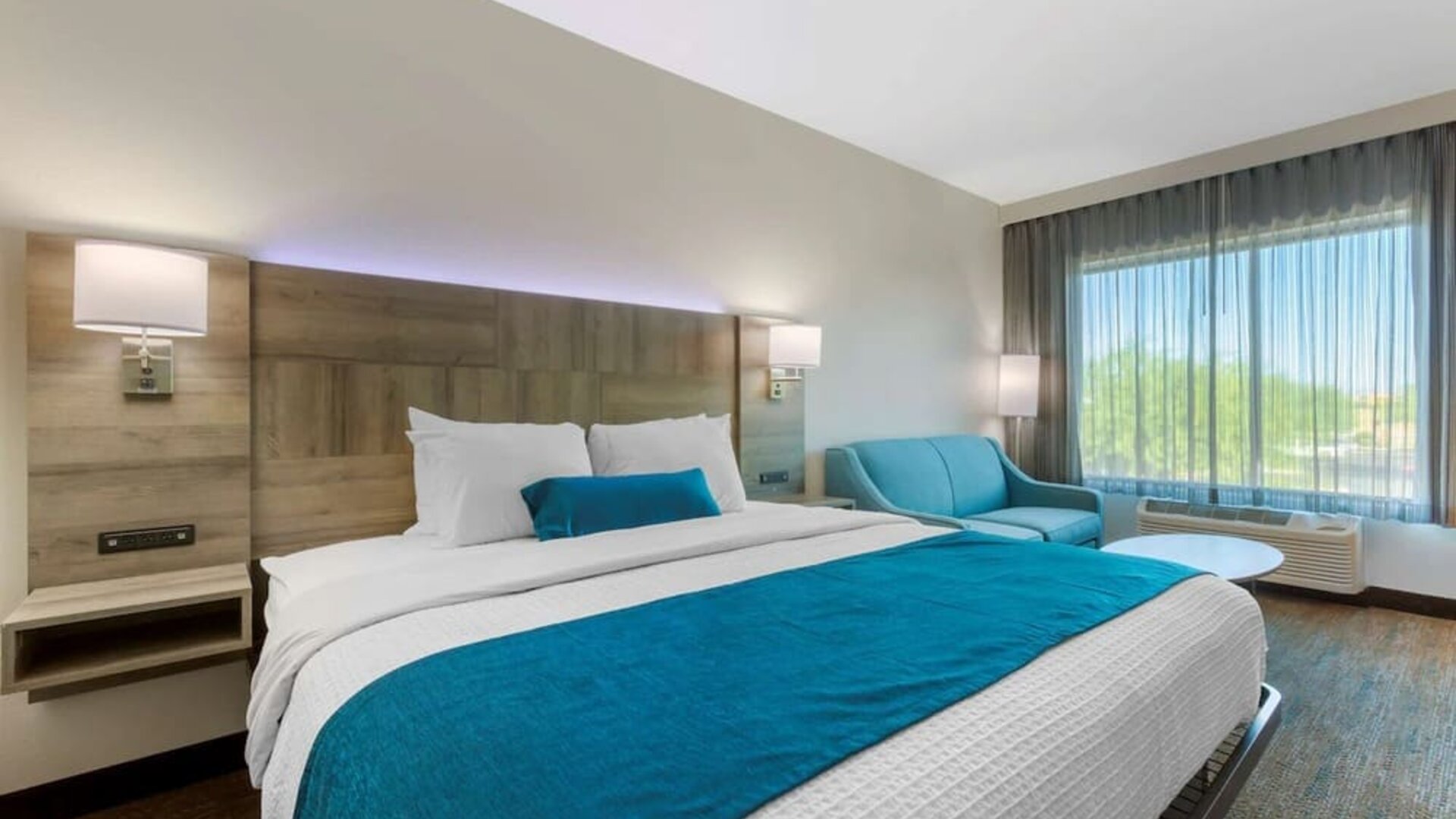 Day use room with sofa at Best Western Plus Executive Residency Phoenix North Happy Valley.