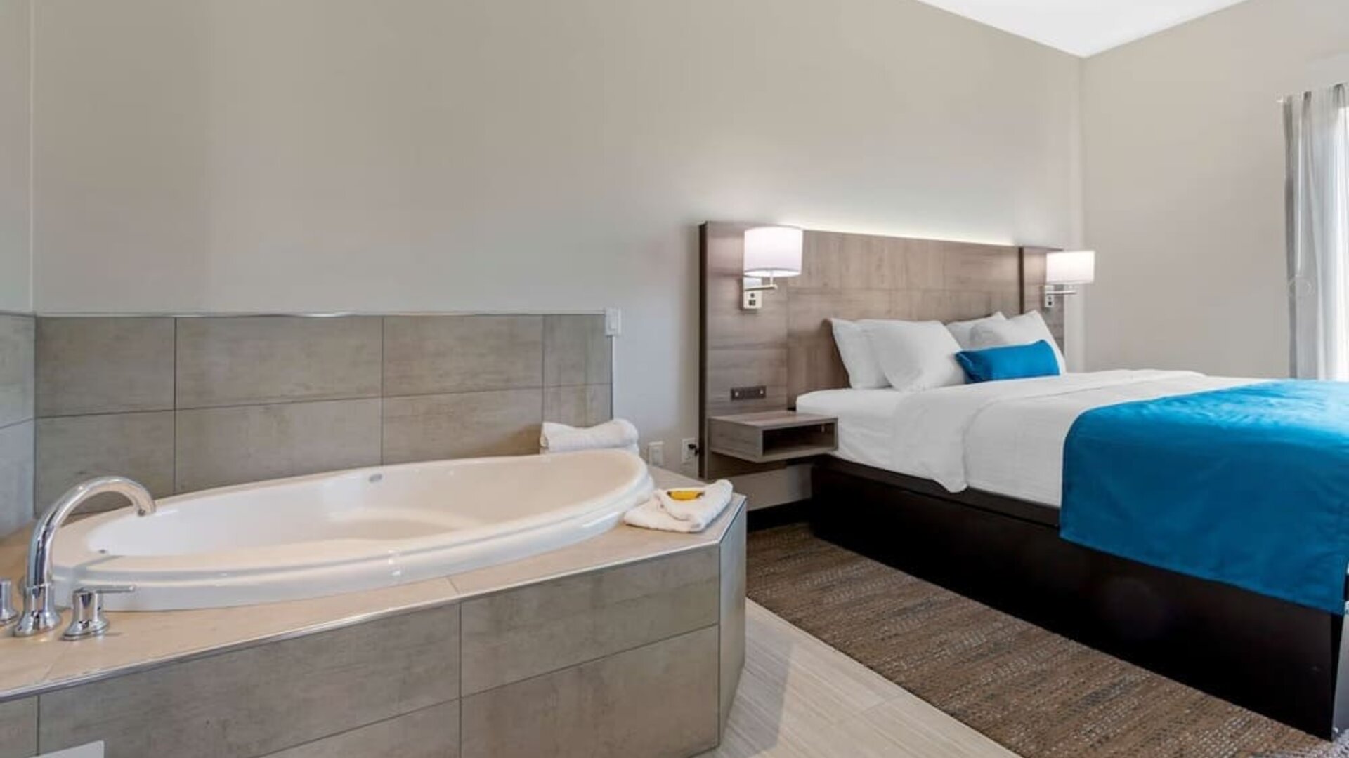 Day use room with private spa tub at Best Western Plus Executive Residency Phoenix North Happy Valley.