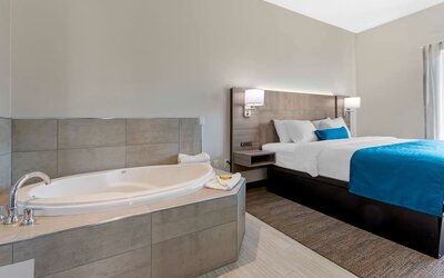 Day use room with private spa tub at Best Western Plus Executive Residency Phoenix North Happy Valley.