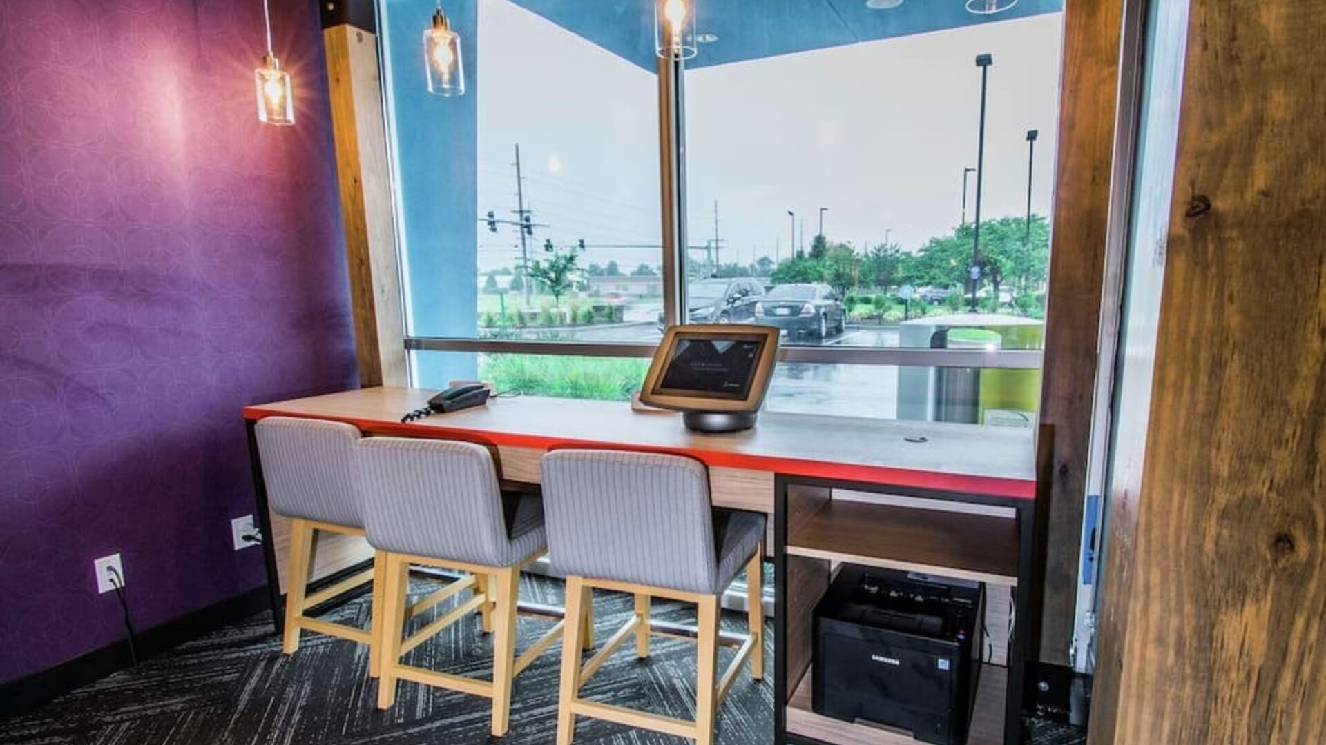 Quiet coworking space with natural light at Tru By Hilton Bowling Green.