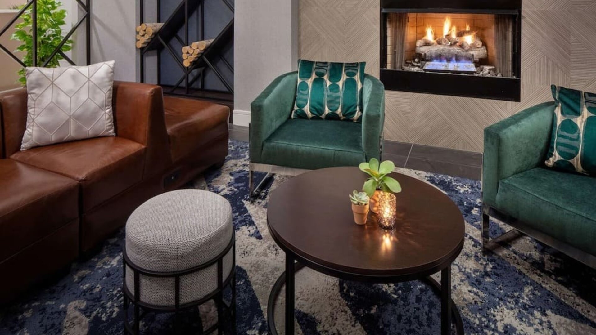 Lounge area and workspace at Hilton Garden Inn Washington DC Downtown.