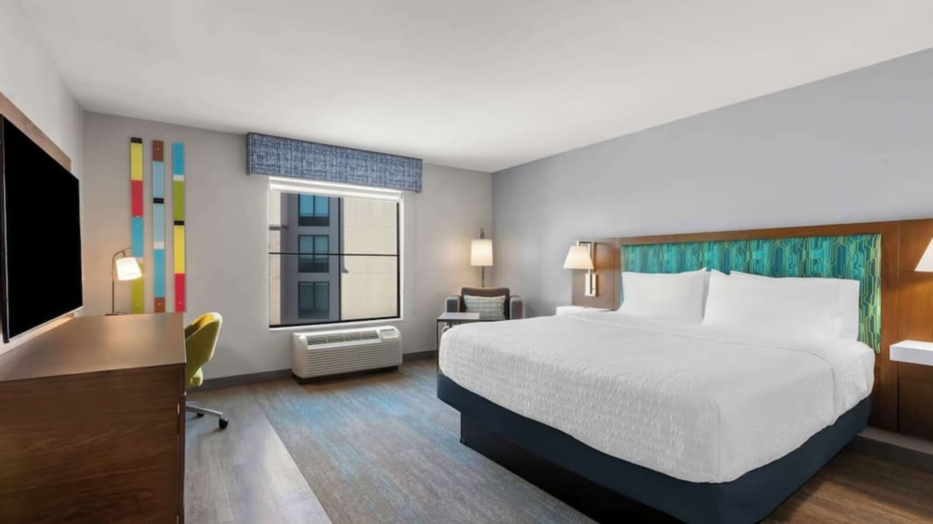 Day use room with work desk at Hampton Inn & Suites Phoenix/Gilbert.
