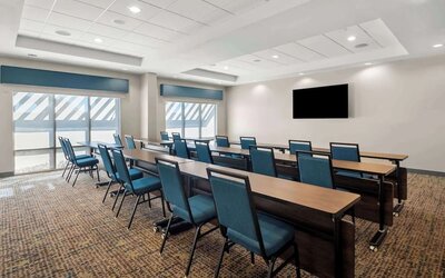 Meeting room at Hampton Inn & Suites Phoenix/Gilbert.