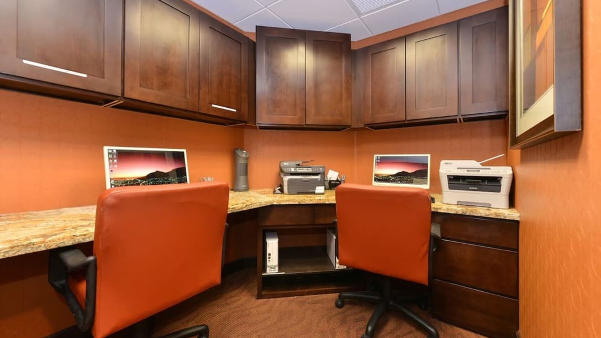 Business center available at Hampton Inn & Suites Phoenix/Gilbert.