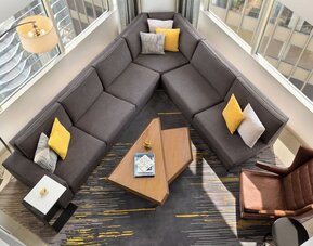 Lobby seating at Swissotel Chicago.