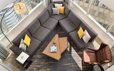 Lobby seating at Swissotel Chicago.