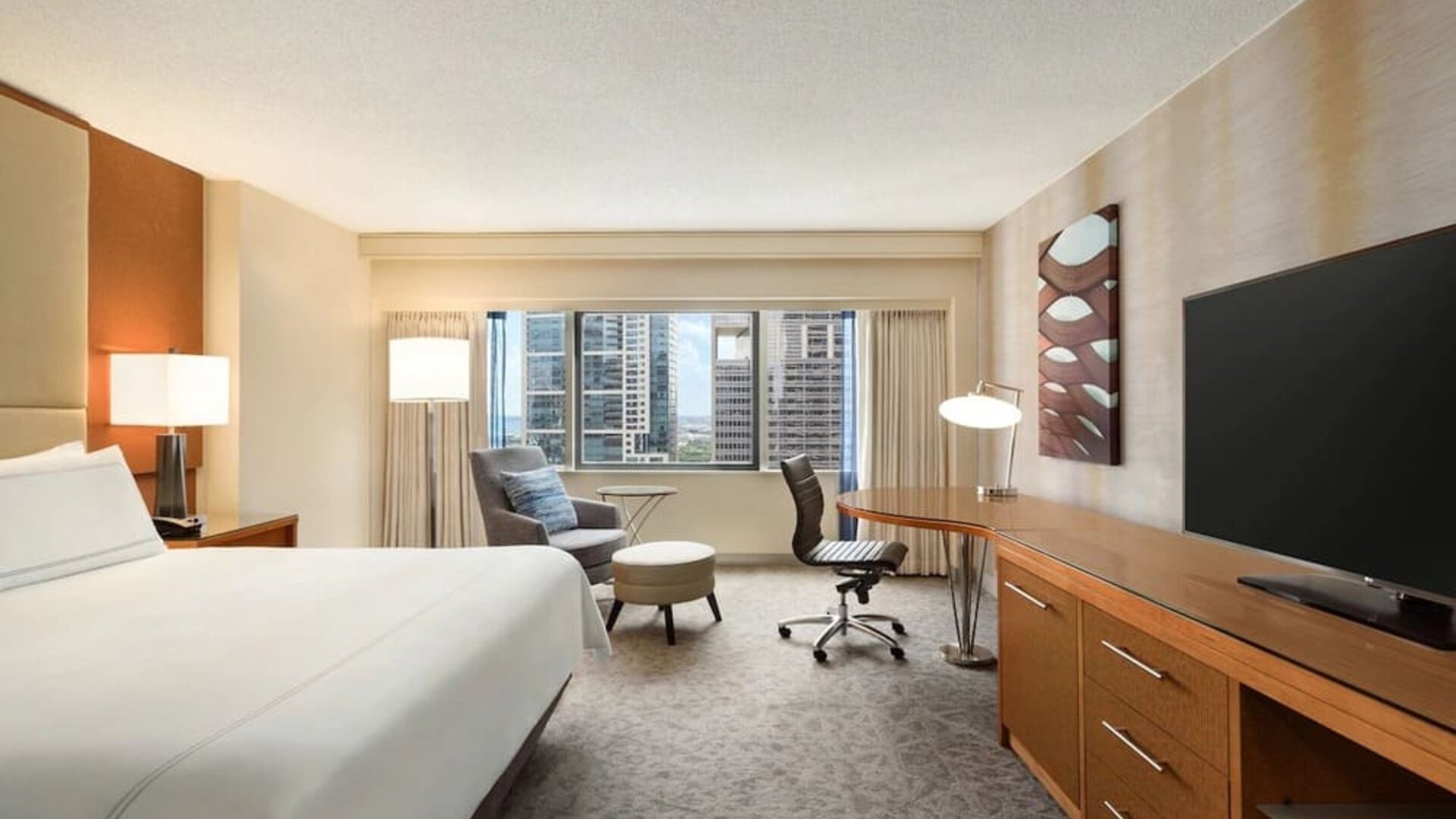 King room with TV at Swissotel Chicago.