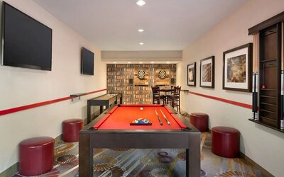 Game room at Swissotel Chicago.