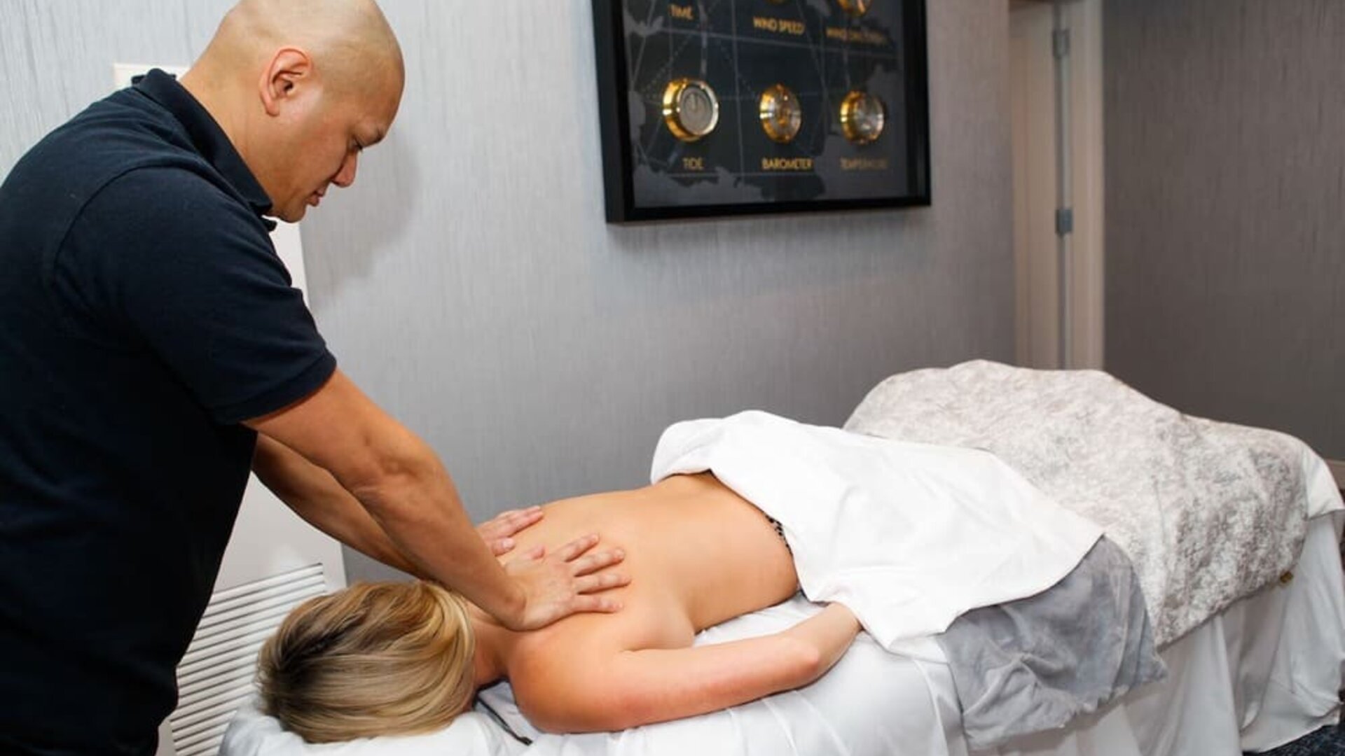 Spa and massage at Swissotel Chicago.