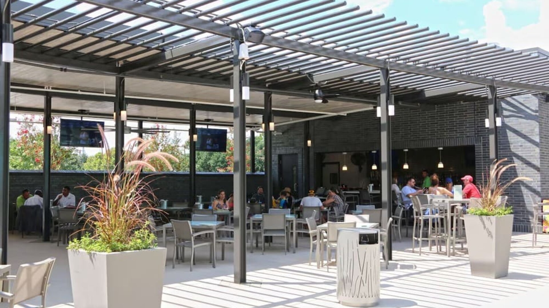 Alfresco dining at Hilton Anatole.