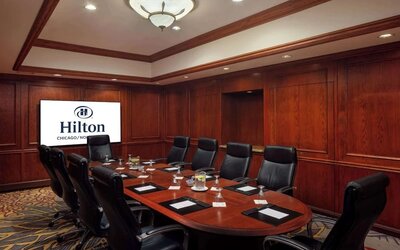 Professional meeting room at Hilton Chicago-Northbrook.