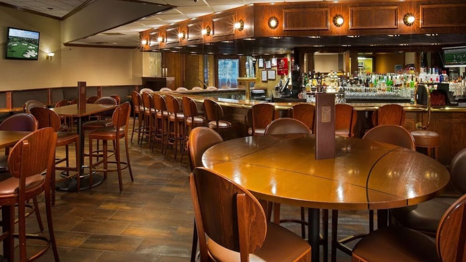 Hotel bar at Hilton Chicago-Northbrook.