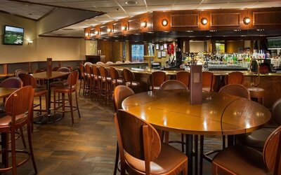 Hotel bar at Hilton Chicago-Northbrook.