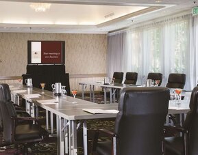 Professional meeting room at DoubleTree By Hilton Sonoma Wine Country.