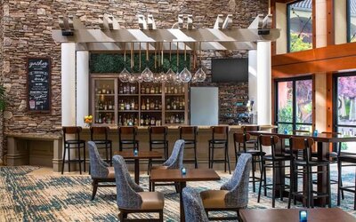 Lobby and coworking lounge at DoubleTree By Hilton Sonoma Wine Country.