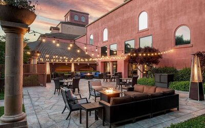 Firepit available in the courtyard at DoubleTree By Hilton Sonoma Wine Country.