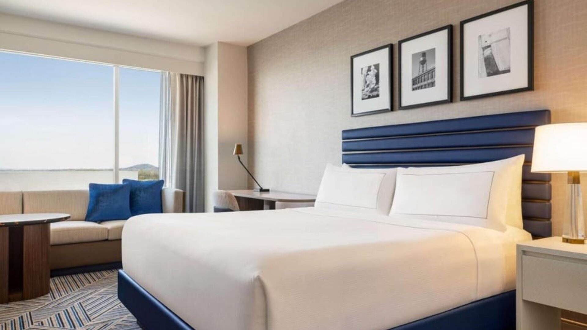 King bed at Hilton BNA Nashville Airport Terminal.
