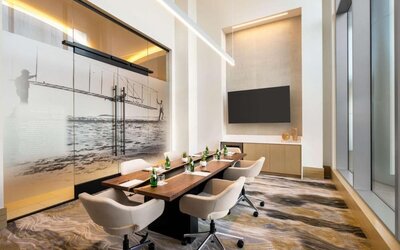 Professional meeting room at Hilton BNA Nashville Airport Terminal.
