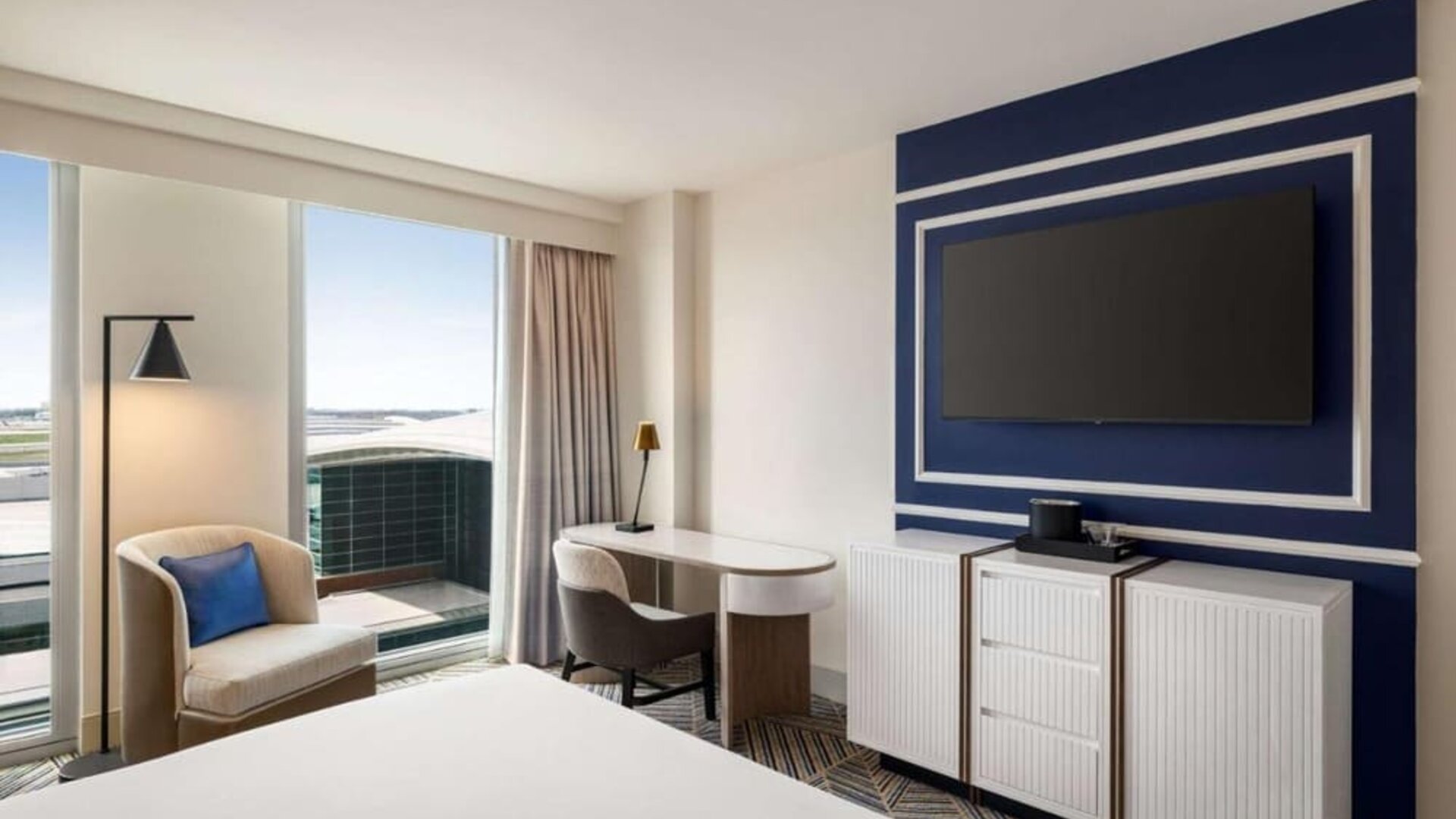 Day use room with workdesk at Hilton BNA Nashville Airport Terminal.
