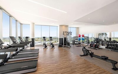 Fully equipped fitness center at Hilton BNA Nashville Airport Terminal.
