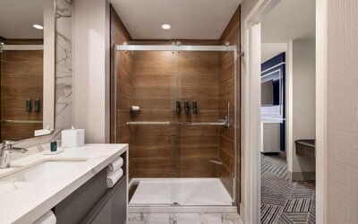 Private guest bathroom with shower at Hilton BNA Nashville Airport Terminal.
