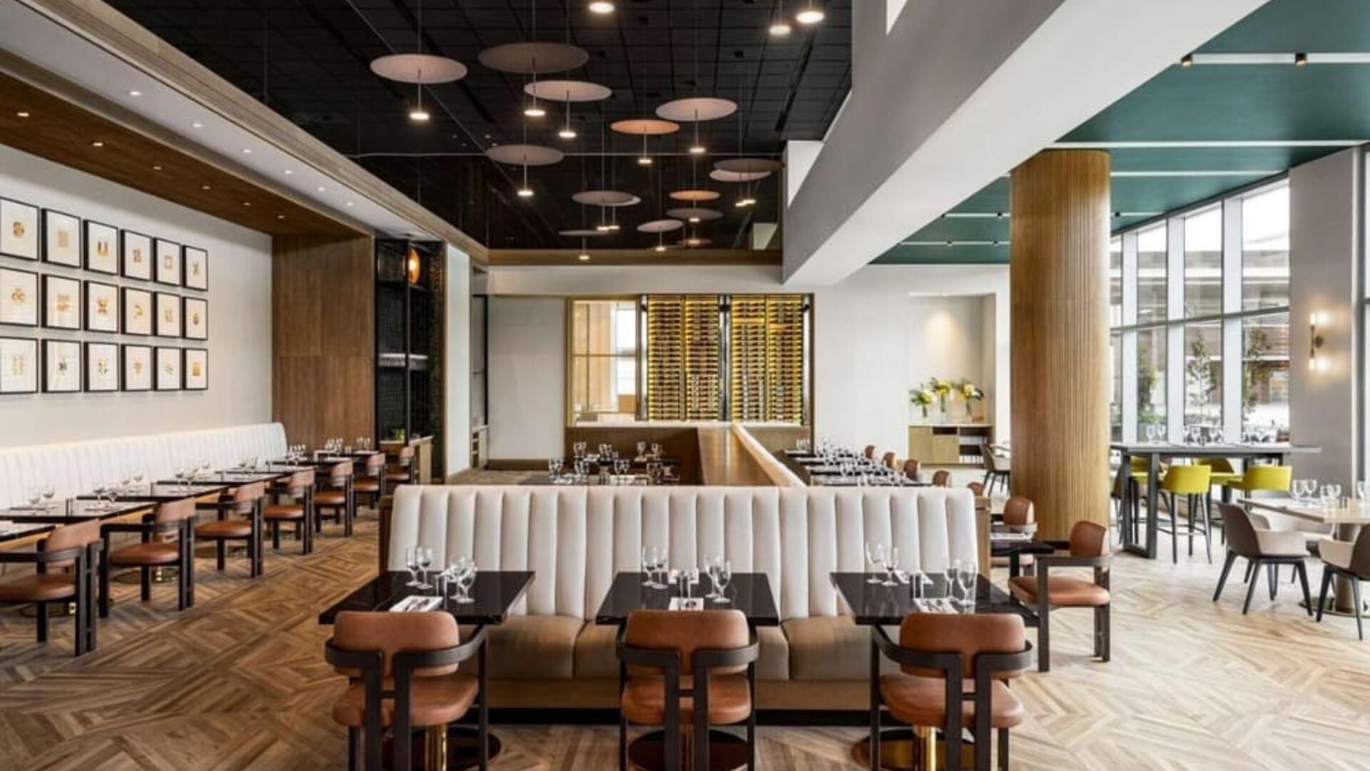 Hotel restaurant at Hilton BNA Nashville Airport Terminal.
