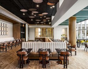 Hotel restaurant at Hilton BNA Nashville Airport Terminal.
