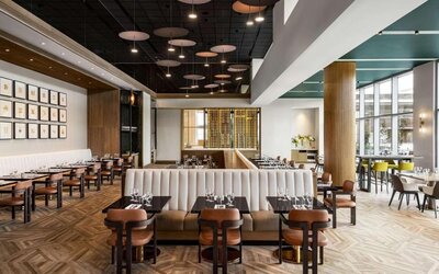 Hotel restaurant at Hilton BNA Nashville Airport Terminal.
