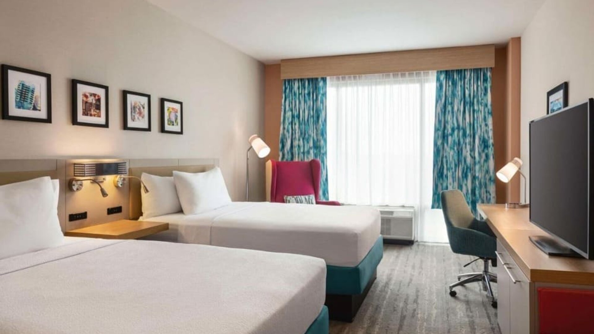 Day use twin room with workdesk at Hilton Garden Inn Nashville West End Avenue.