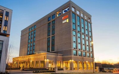 Exterior view of Hilton Garden Inn Nashville West End Avenue.