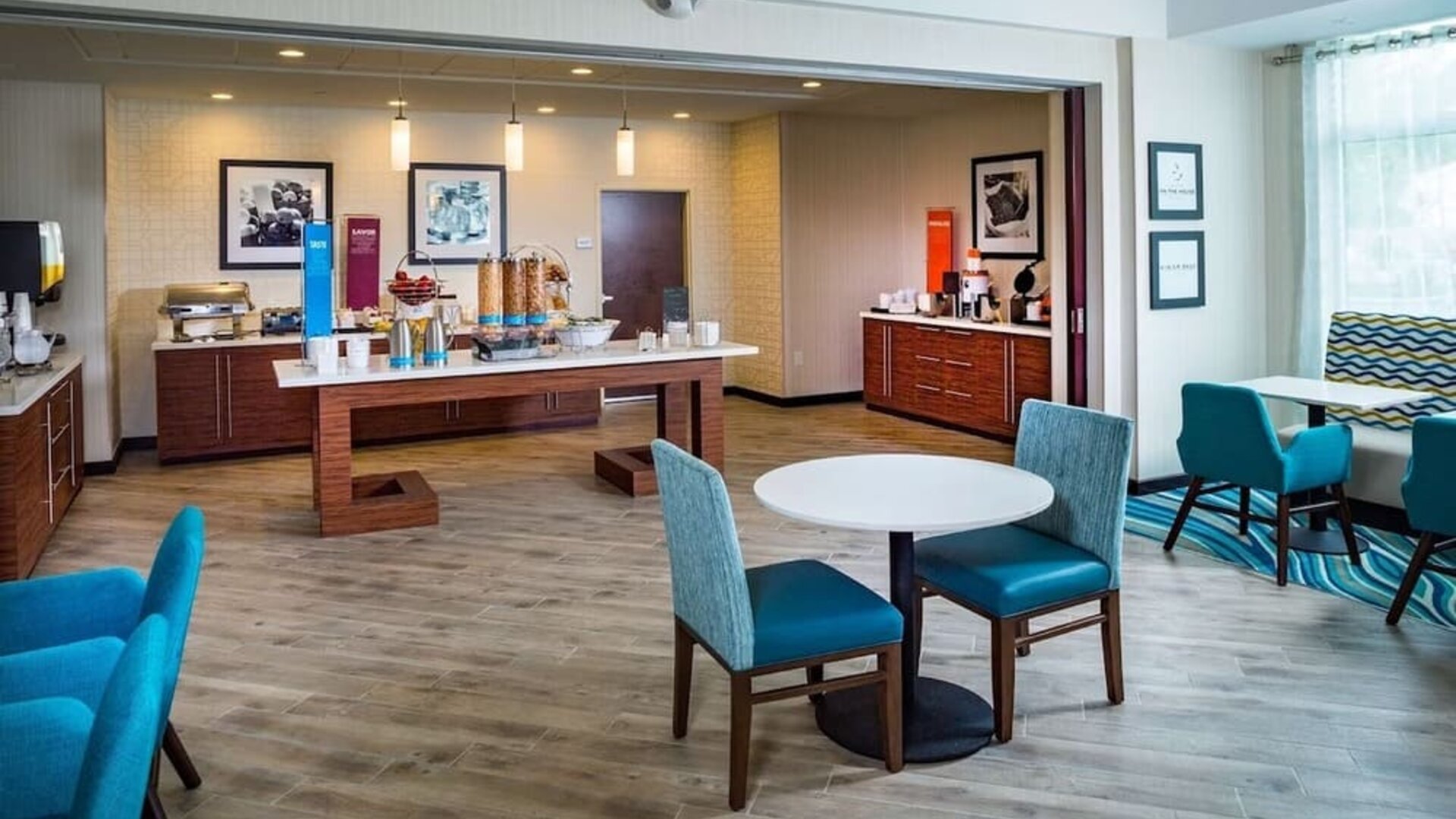 Breakfast area perfect for coworking at Hampton Inn Atlantic City Absecon, NJ.