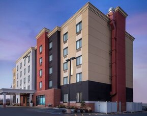 Exterior view of Fairfield Inn & Suites By Marriott New York Staten Island.