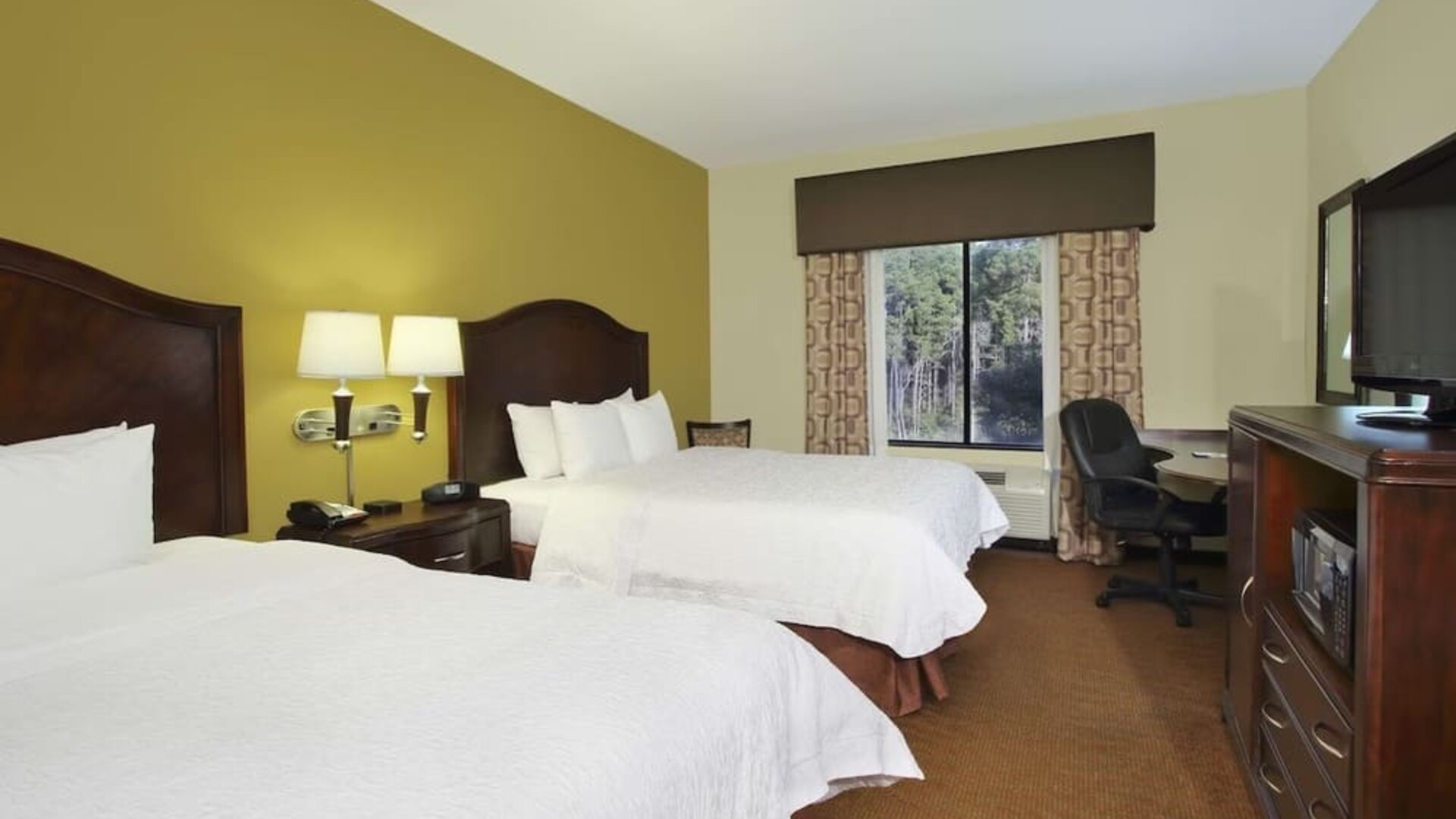Day use twin room with work desk at Hampton Inn & Suites Conroe - I-45 North.
