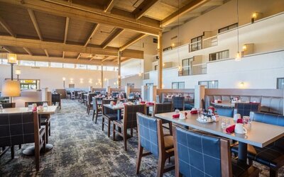 Dining area at EnVision Hotel And Conference Center Mansfield Foxboro.