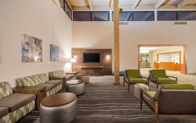 Lounge seating at EnVision Hotel And Conference Center Mansfield Foxboro.