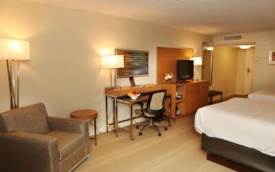Room workspace at EnVision Hotel And Conference Center Mansfield Foxboro.