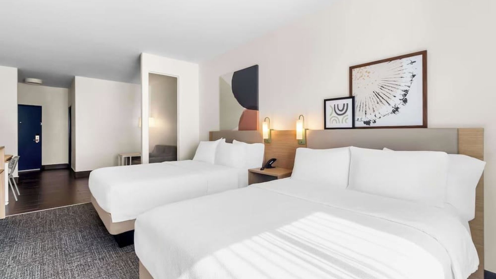 Day use twin room with work desk and private bathroom at Spark By Hilton Pearland.
