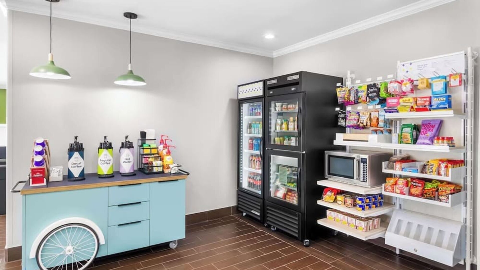 Convenience store at Spark By Hilton Pearland.